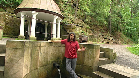 Zázračné studánky - 3/4 Modlivým dolem za svatou paní