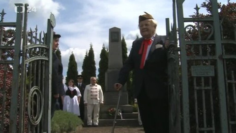 Naše válka - pomníky - Bakov nad Jizerou, Trenčín