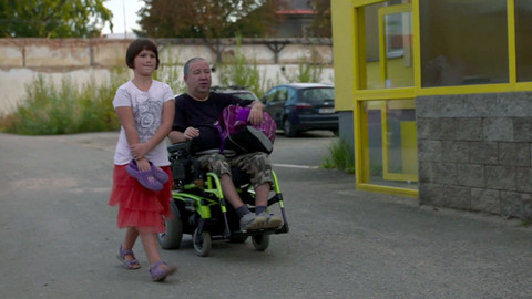 Rodina je nejvíc - 6/7 Když zbude táta na vozíku