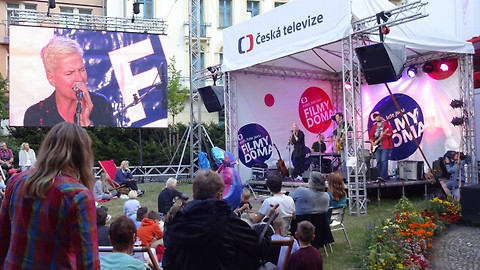 ČT na MFF Karlovy Vary - ŽIVÉ KVETY