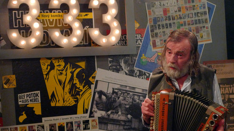 Třistatřicettři - Stoleté výročí republiky