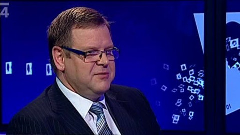 Před půlnocí - 15. února 2012