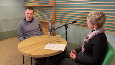 Background ČT24 - Ondřej Houska