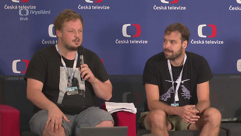 Letní filmová škola Uherské Hradiště - Husák, plavky, podmíráky, k tomu teplé karbenátky. Osmdesátky pohledem televizního zpravodajství