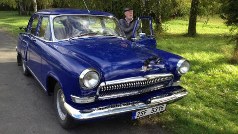 Auto Moto Revue - Zkusíme ušetřit na spotřebě, budeme svědky požáru v tunelu, otestujeme Mazdu 3 a vzpomeneme na Volhu carevnu