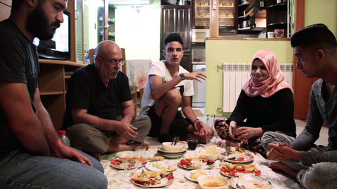 Noví sousedé - 3/5 Chorvatsko – Višňový koláč