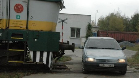 Stop - Náraz vlaku do auta