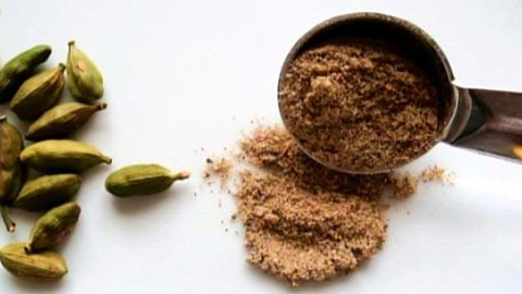 Pod pokličkou - Co jídáte v zahraničí, v Česku dneska taky fičí