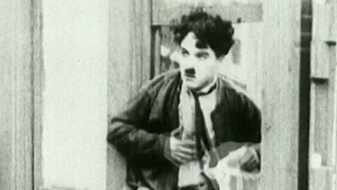 Grotesky - Chaplin posluhou
