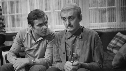 Taková normální rodinka - 7/8 Záletník