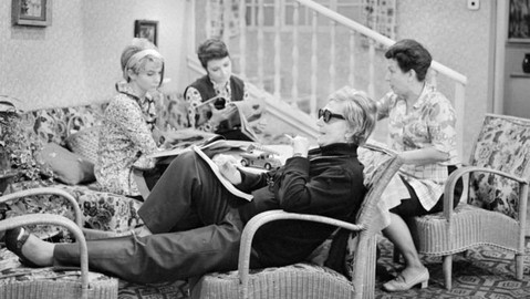 Taková normální rodinka - 2/8 Před svatbou