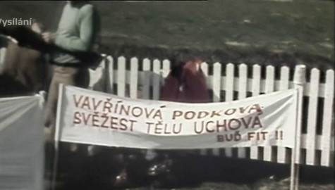 Archiv dne - 21. březen 1981: Lidé běží Velkou pardubickou