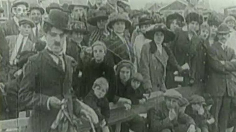 Grotesky - Chaplin v zábavním parku