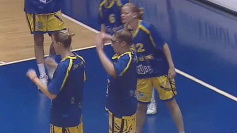 Evropská liga v basketbalu - ZVVZ USK Praha - AZS - PWSZ Gorzov