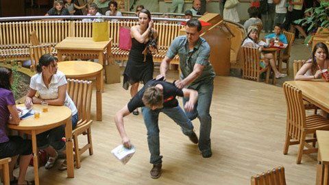 Děti, pozor! - 8/12 Já chci domů! Krádeže v obchodním centru