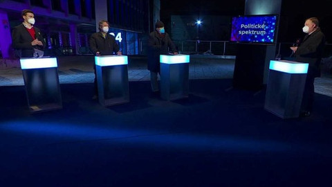 Politické spektrum - Úloha politických stran a hnutí v české politice