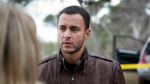 Inspektorka Candice Renoirová - 6/8 Bohatý ten, kdo nic nedluží