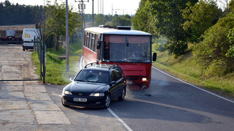Besipky - Vybrždění autobusu