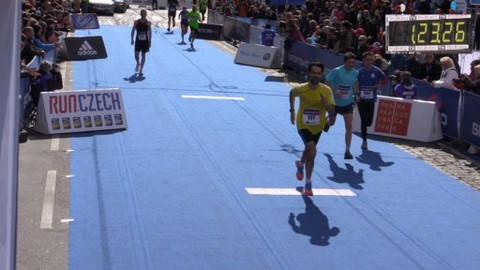 Sportovní běh a chůze - Sportisimo 1/2Maraton Praha 2015 - Cíl