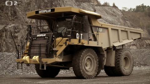 Auto Moto Revue - Už jste někdy viděli tančit bagr? Také otestujeme dodávku Peugeot Boxer a svezeme se s Nissanem Qashqai