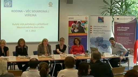 Kulatý stůl na téma rodina