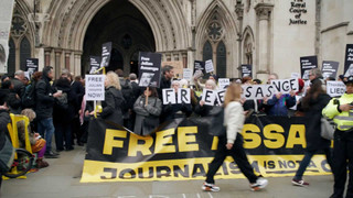 Strážci pravdy - Julian Assange a temná tajemství války