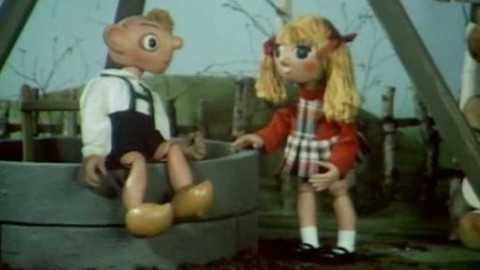 Znovu u Spejbla a Hurvínka - Spejbl kope studnu