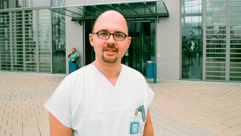 Vizita mezi životem a smrtí aneb Kdo bude léčit doktora Dušku a jeho partu?