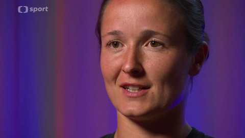 Lvice mimo hřiště - Eva Bartoňová