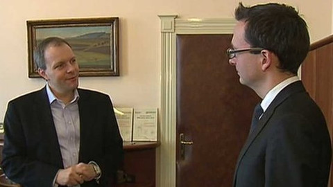 Mimořádné pořady ČT24 - Premiér navrhne odvolání ministra školství