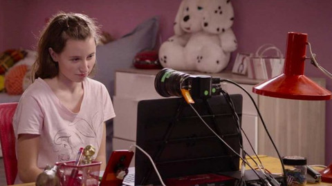 90’ ČT24 - Speciál 90´: dokument V síti