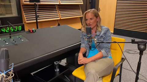 Background ČT24 - Hanka Shánělová