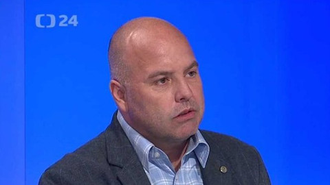 90’ ČT24 - Koaliční spor o nemocenskou