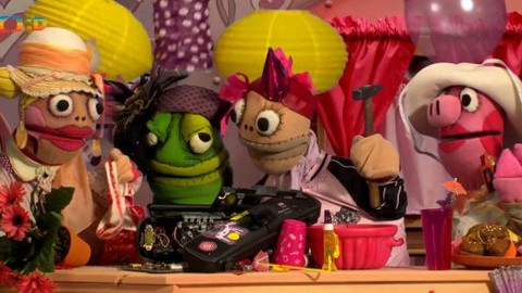 TvMiniUni - 21/38 Proč plamen svíčky hoří furt nahoru? Proč nemůžou být muži a ženy stejní?