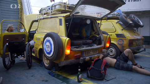 Trabantem z Austrálie do Asie - 10/12 Z dílny do nemocnice