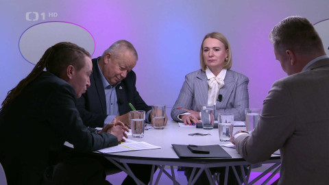 Otázky Václava Moravce - 15. února 12:00