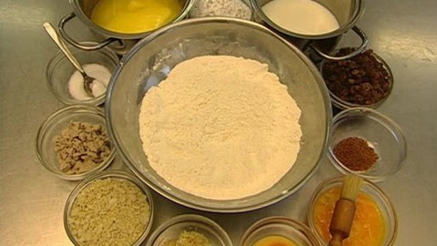 Pod pokličkou - Kdo nepeče vánočku, má Vánoce pro kočku