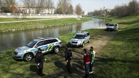 Zachraň se, kdo můžeš! - 12/15 Výjezdní hlídka policie