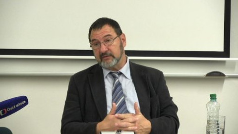 Univerzita Karlova on-line - Čtvrtstoletí demokracie očima historika 3