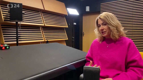 Background ČT24 - Tereza Engelová