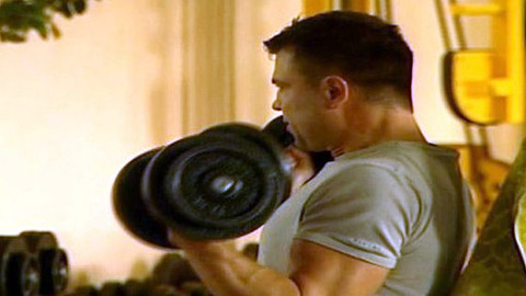 Pod pokličkou - Vyzáblá postava sílu nám nedává