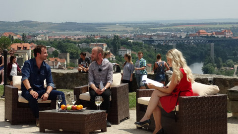 Sama doma - 12. června 2015