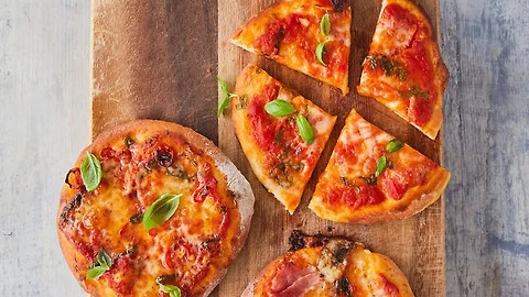 Kámoši v kuchyni - Kopačková pizza