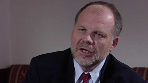 Čaj pro třetího - Je sponzor hlupák, nebo dobrodinec?