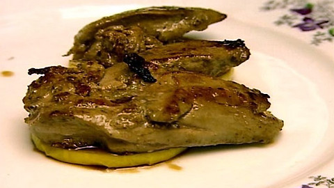 Pod pokličkou - Grilování, rožnění, maso v manu promění