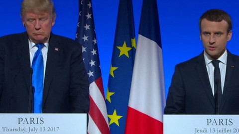 Mimořádné pořady ČT24 - Brífink po setkání francouzského a amerického prezidenta v Paříži