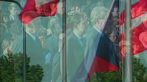 Archiv dne - 16. březen 1999: Vztyčení vlajky ČR před sídlem NATO