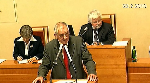 Historie.cs - Historie, služka politiky?