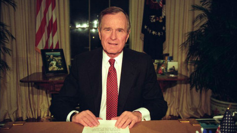 Mimořádné pořady ČT24 - Zemřel G. Bush starší