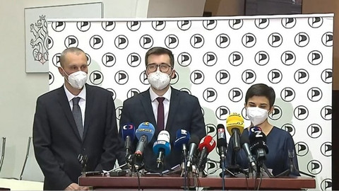 Mimořádné pořady ČT24 - TK Pirátů před jednáním Sněmovny